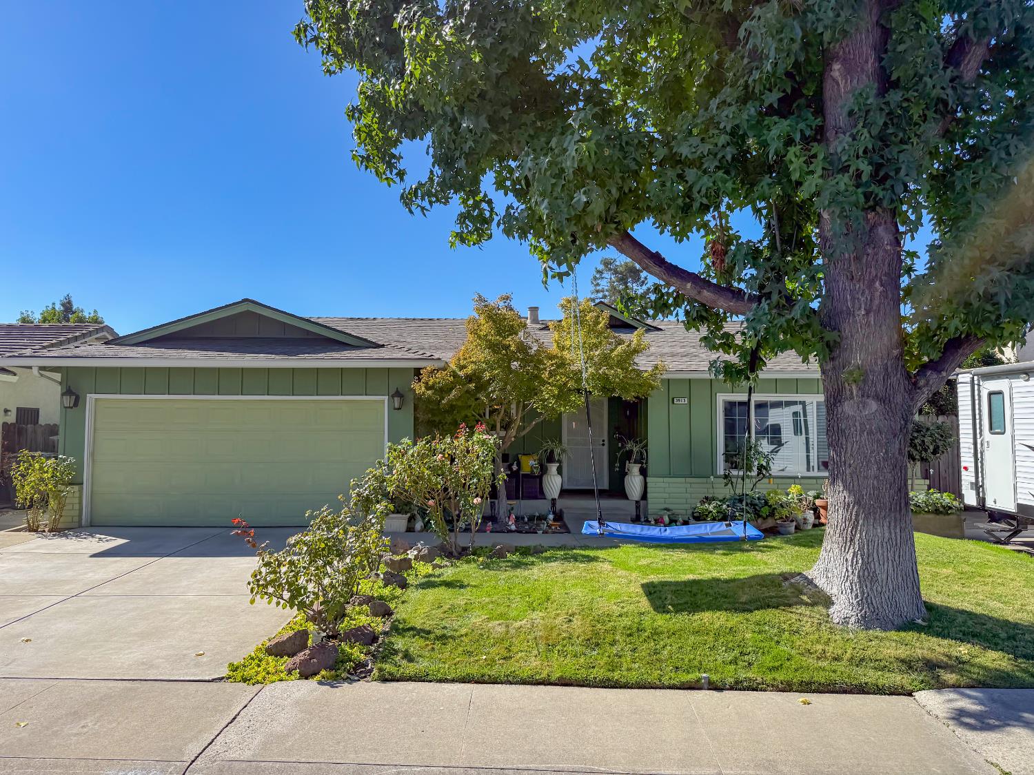 3913 Peacock Ln, Modesto, CA 95356