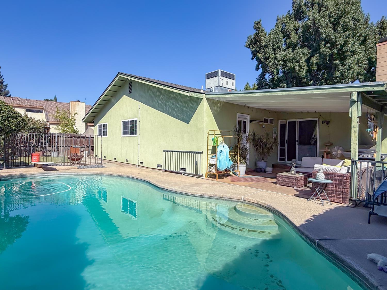 3913 Peacock Ln, Modesto, CA 95356