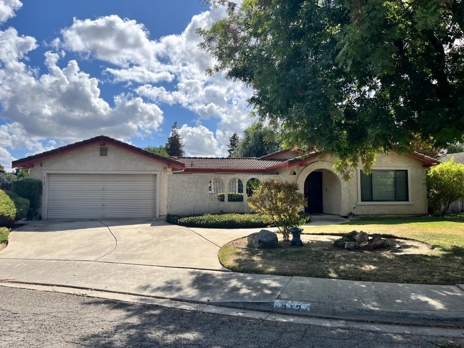 312 Roxanne Dr, Patterson, CA 95363