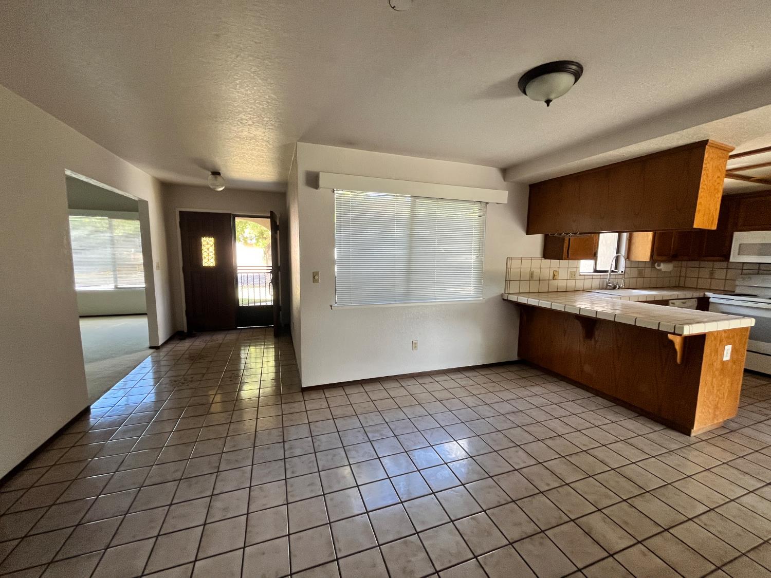 312 Roxanne Dr, Patterson, CA 95363