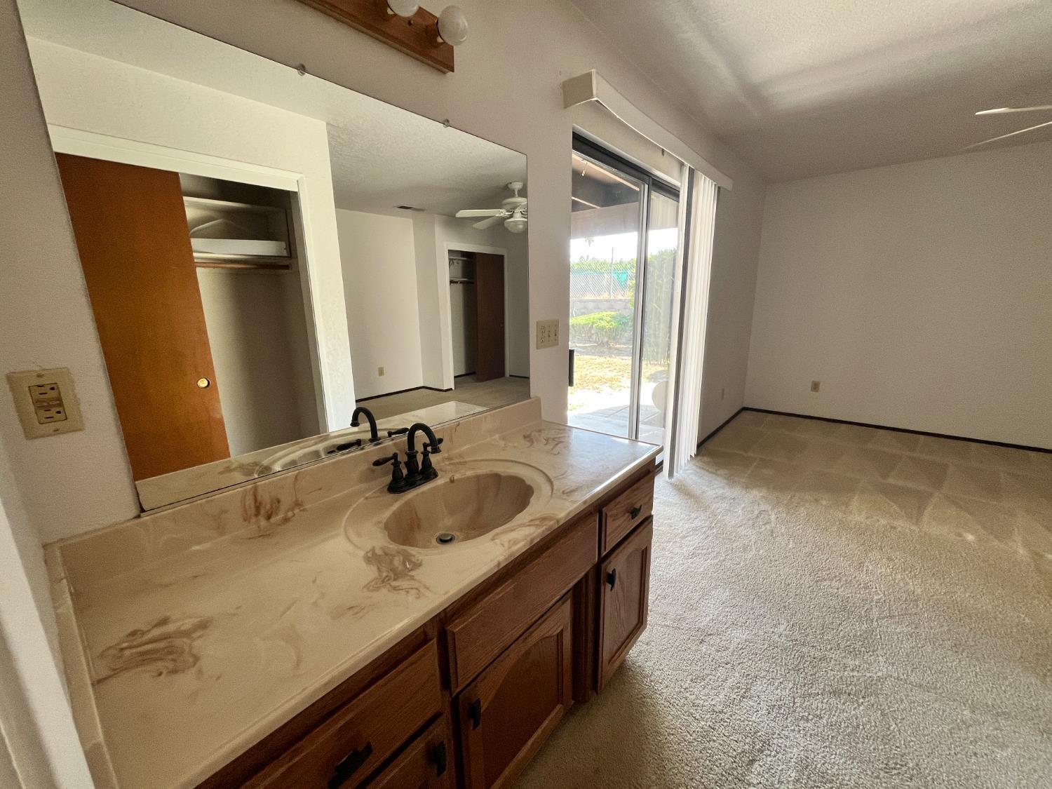 312 Roxanne Dr, Patterson, CA 95363