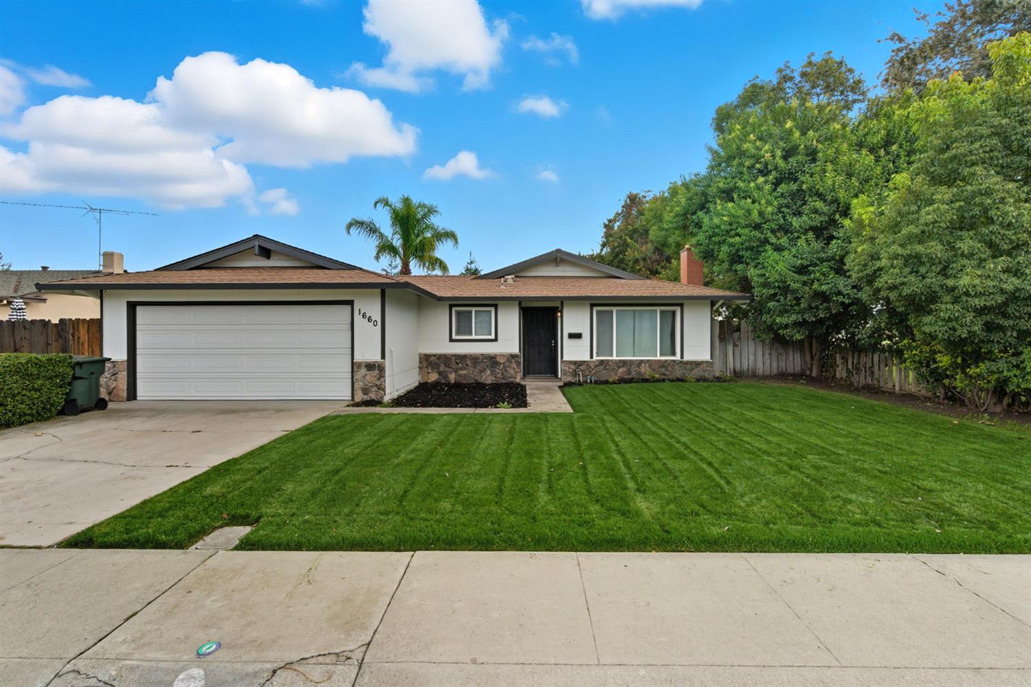 1660 Kingwood Ave, Manteca, CA 95336