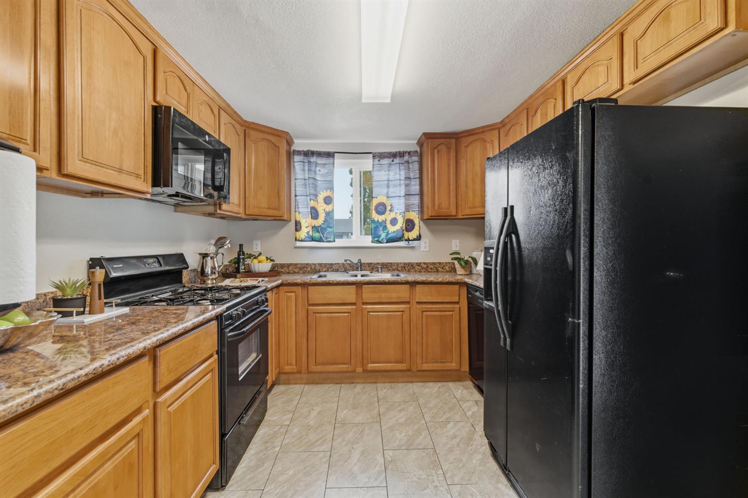 1660 Kingwood Ave, Manteca, CA 95336