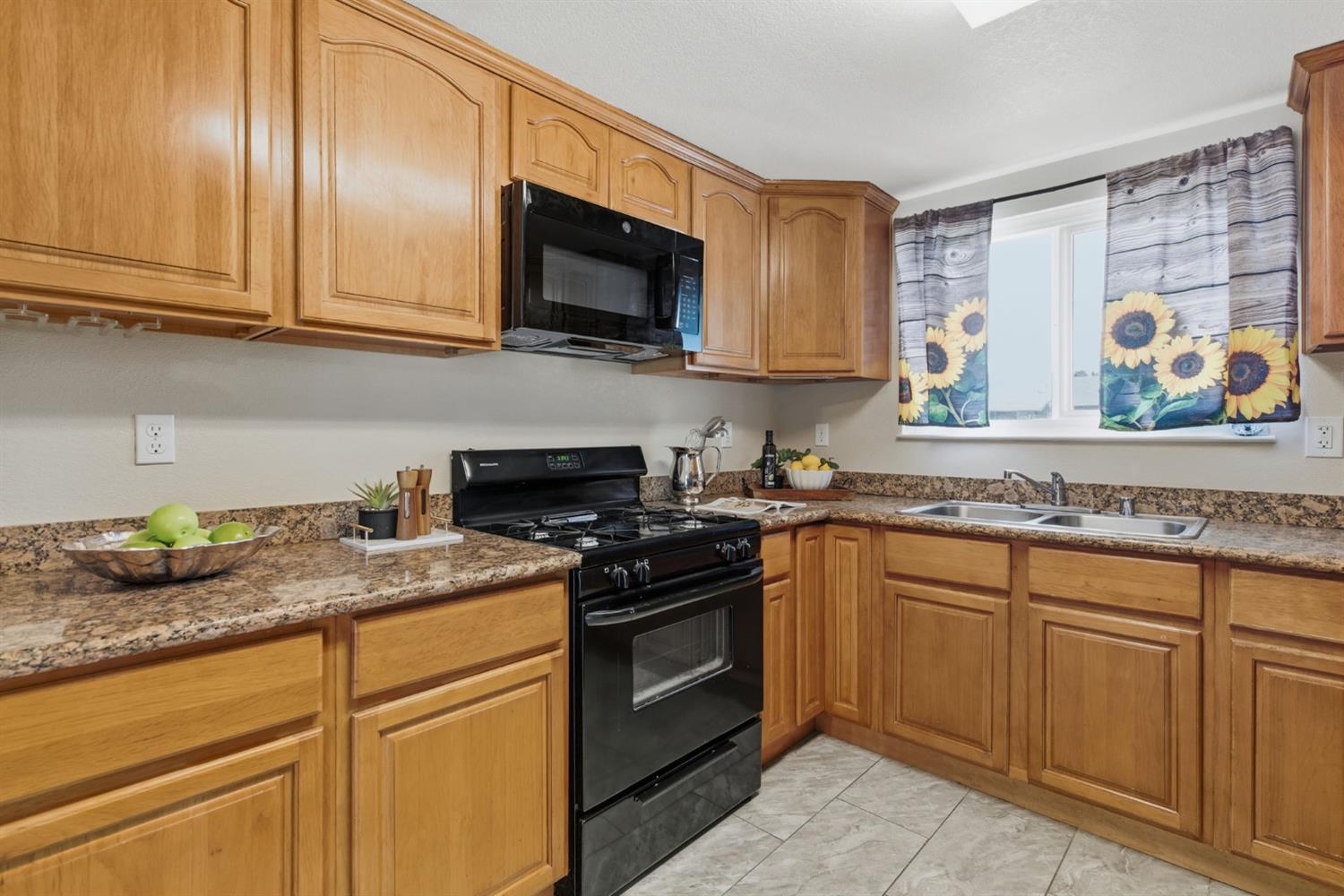 1660 Kingwood Ave, Manteca, CA 95336