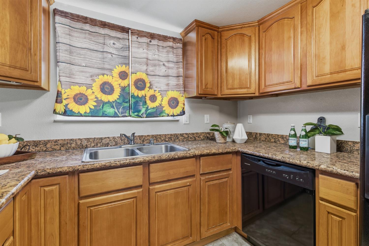 1660 Kingwood Ave, Manteca, CA 95336