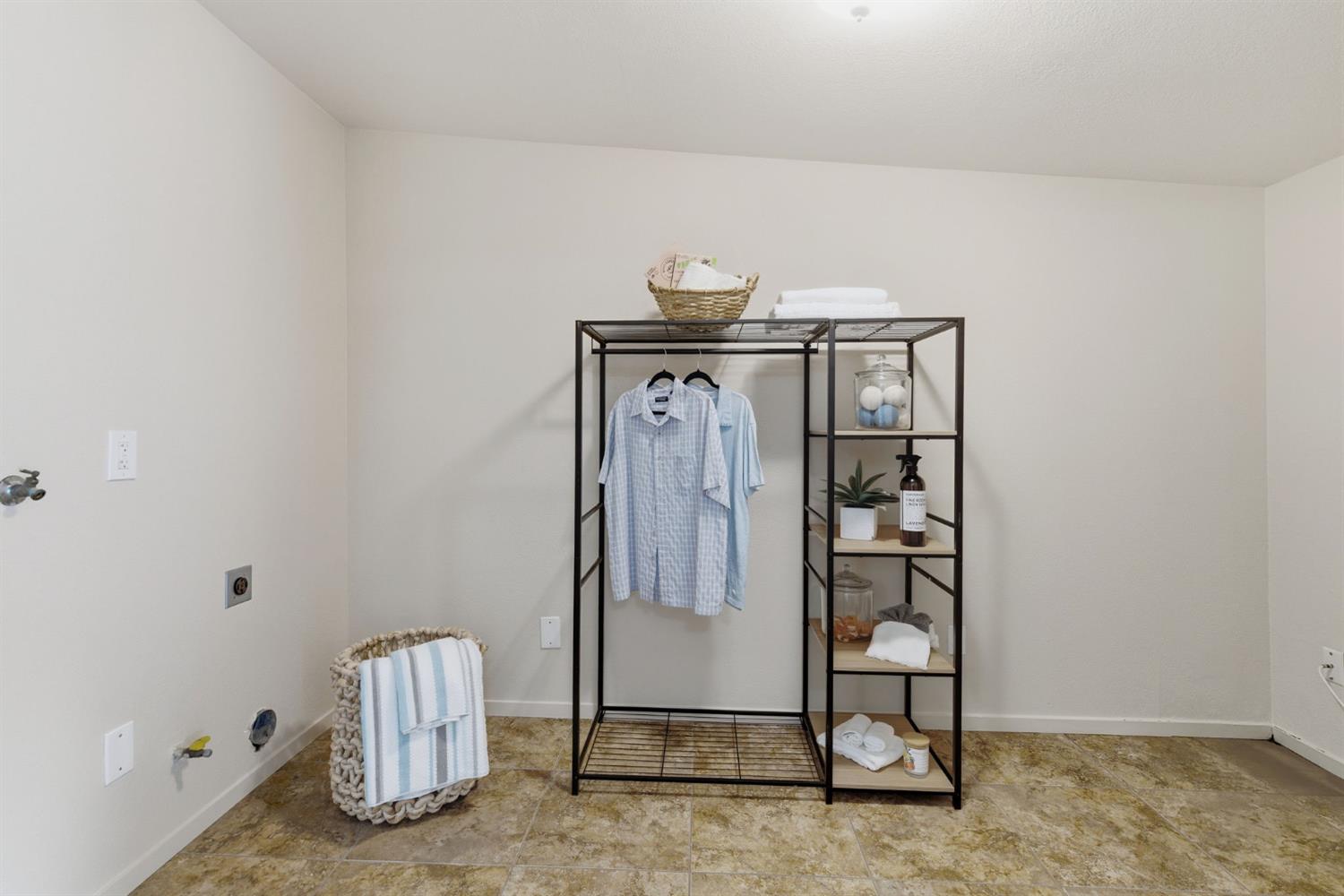 1660 Kingwood Ave, Manteca, CA 95336