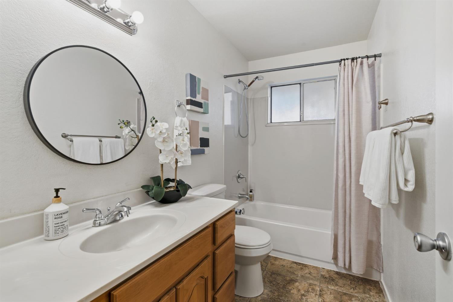 1660 Kingwood Ave, Manteca, CA 95336