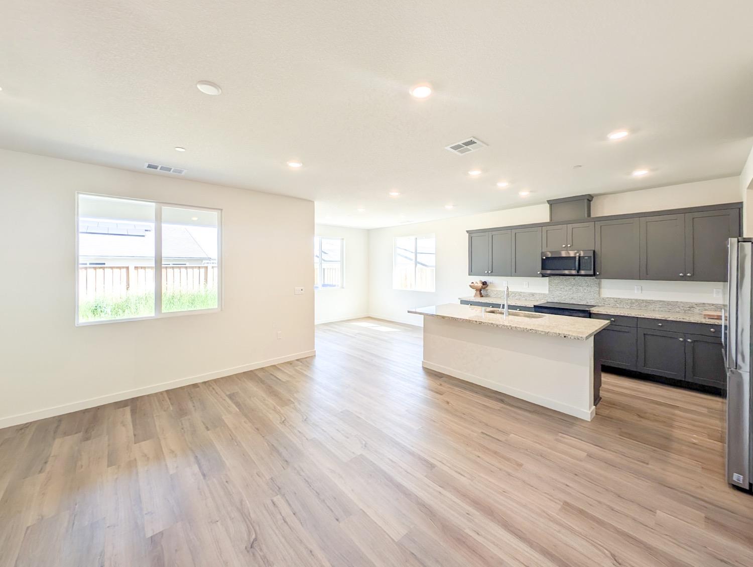 2129 Stagecoach Rd, Patterson, CA 95363