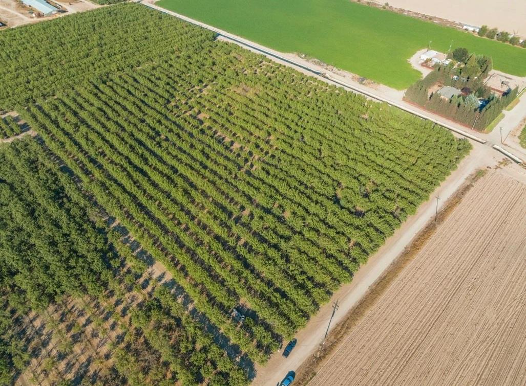 2 Longview Rd, Livingston, CA 95334