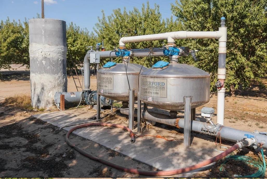 1 Longview Rd, Livingston, CA 95334