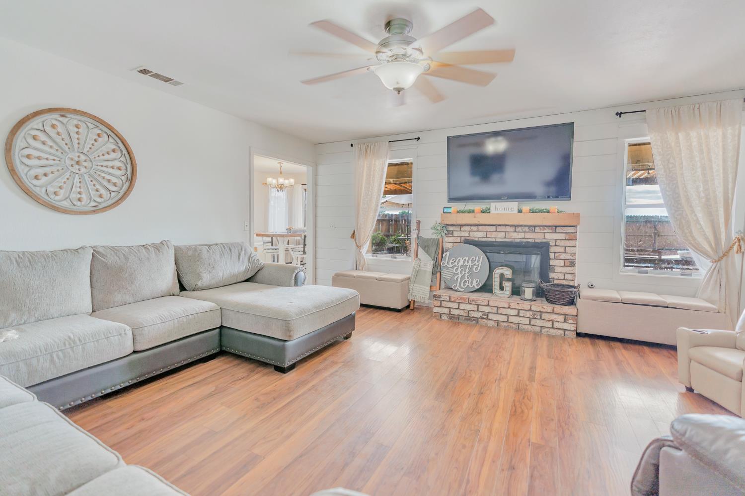 2149 McKinley Ct, Los Banos, CA 93635