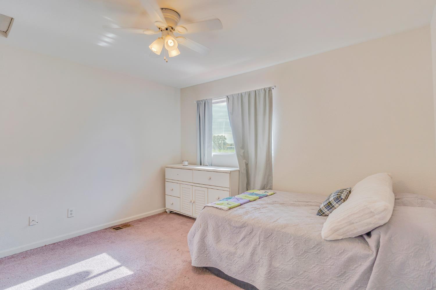 2149 McKinley Ct, Los Banos, CA 93635