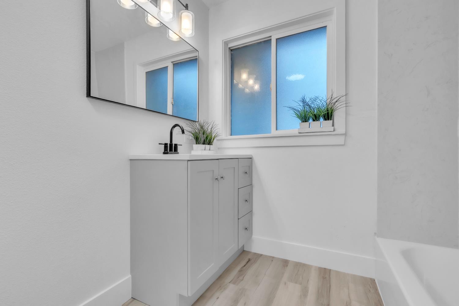 830 Flower St, Turlock, CA 95380