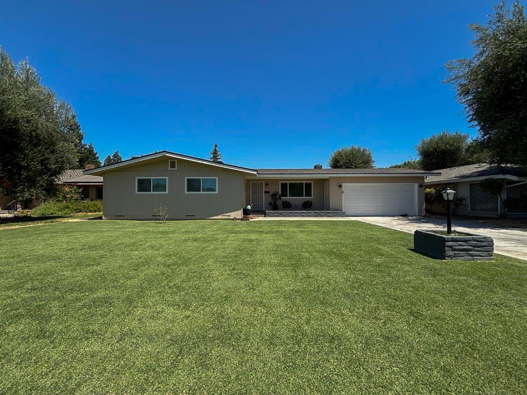 1237 De Cesari Ave, Madera, CA 93637