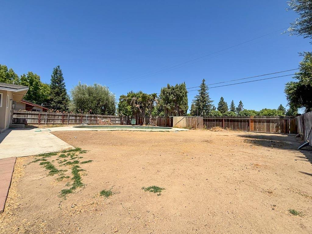 1237 De Cesari Ave, Madera, CA 93637