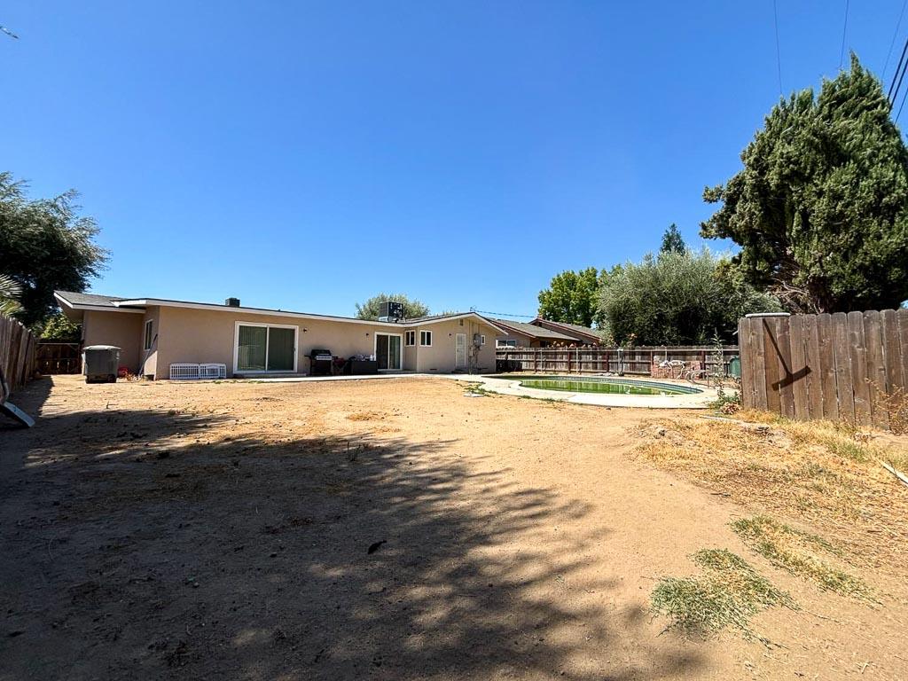 1237 De Cesari Ave, Madera, CA 93637