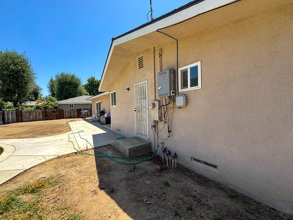 1237 De Cesari Ave, Madera, CA 93637