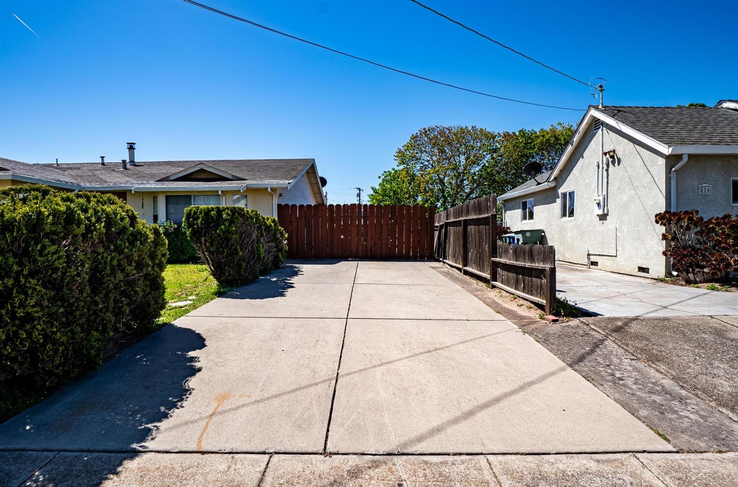 802 W Center St, Manteca, CA 95337