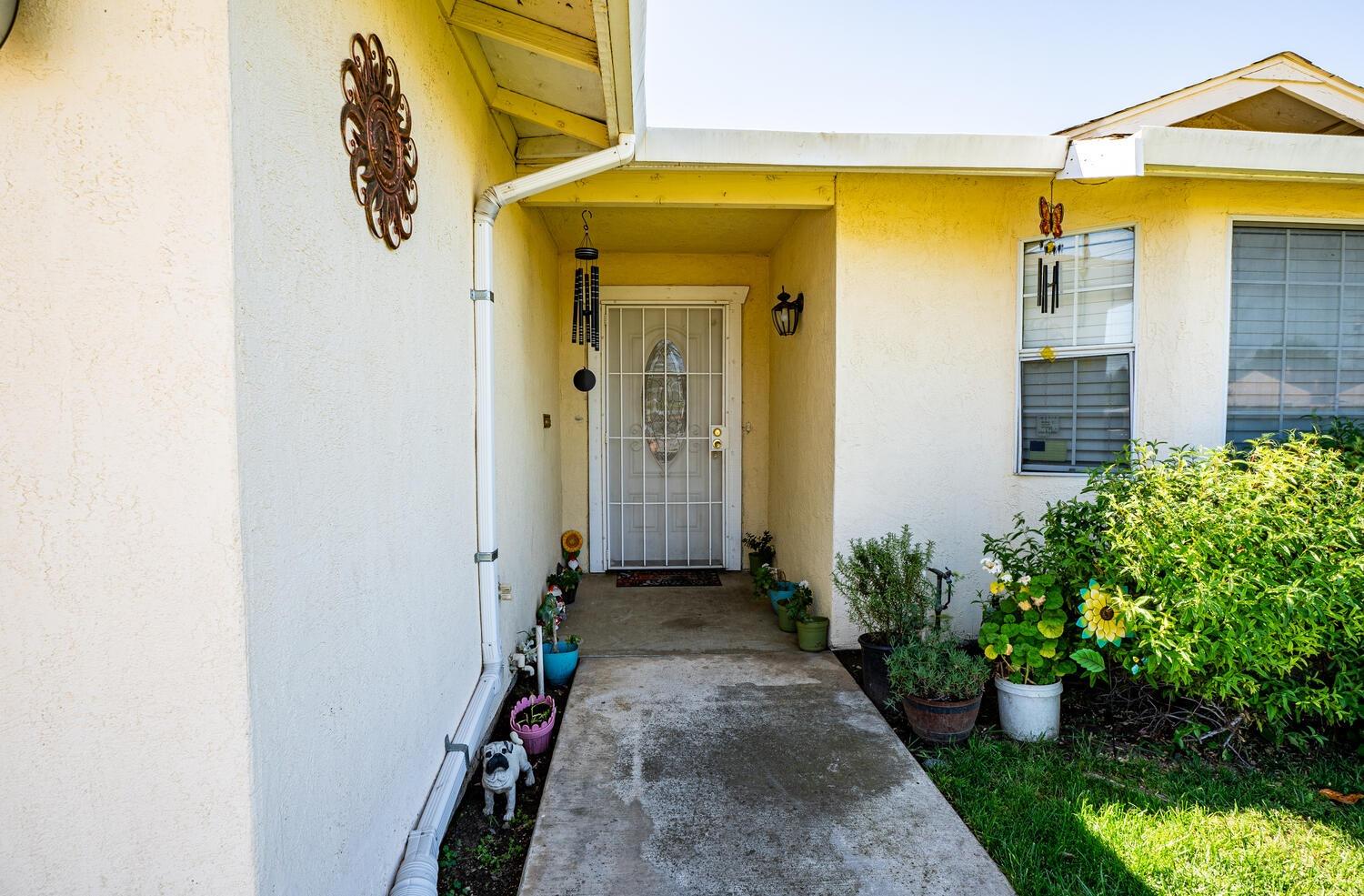 802 W Center St, Manteca, CA 95337