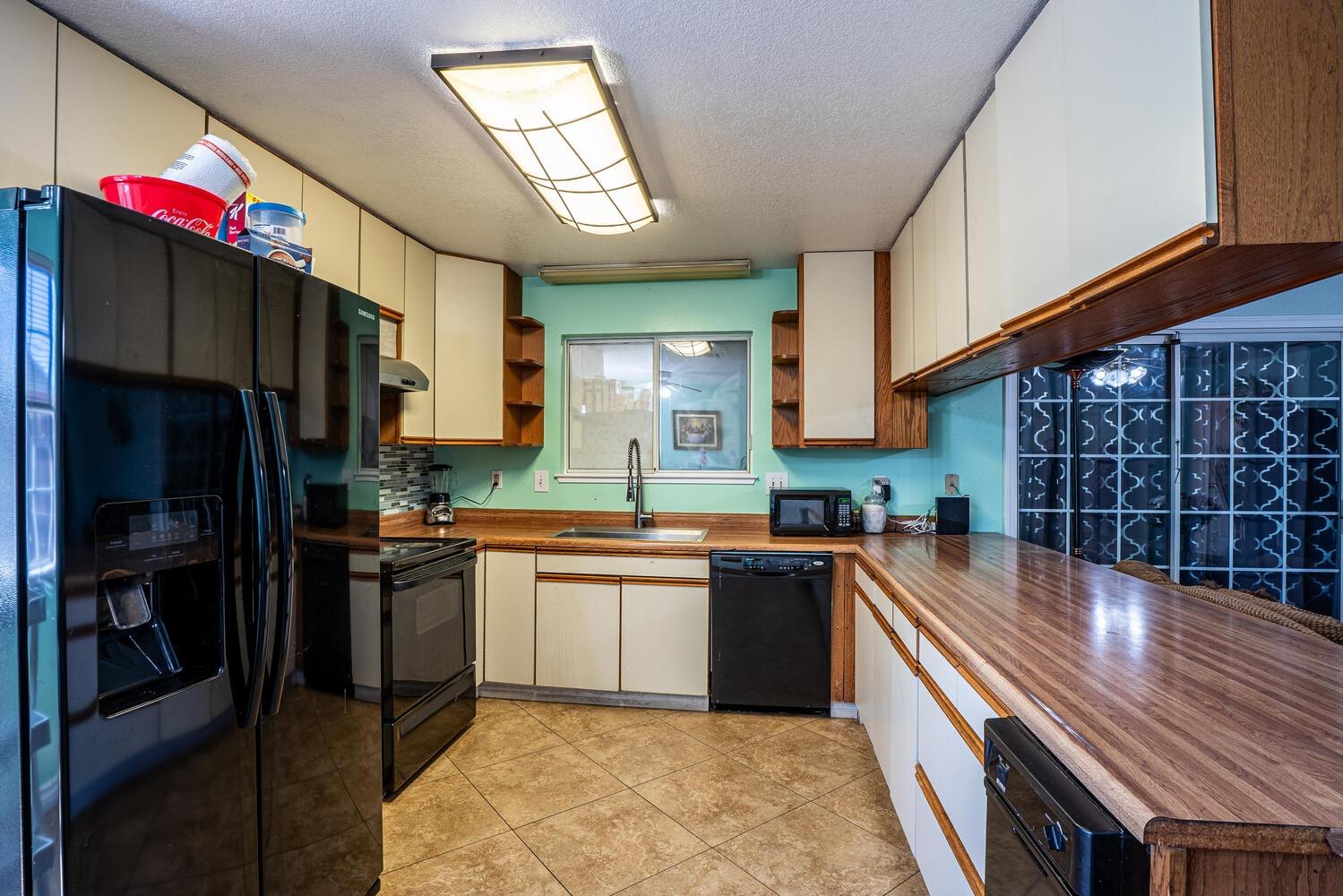 802 W Center St, Manteca, CA 95337