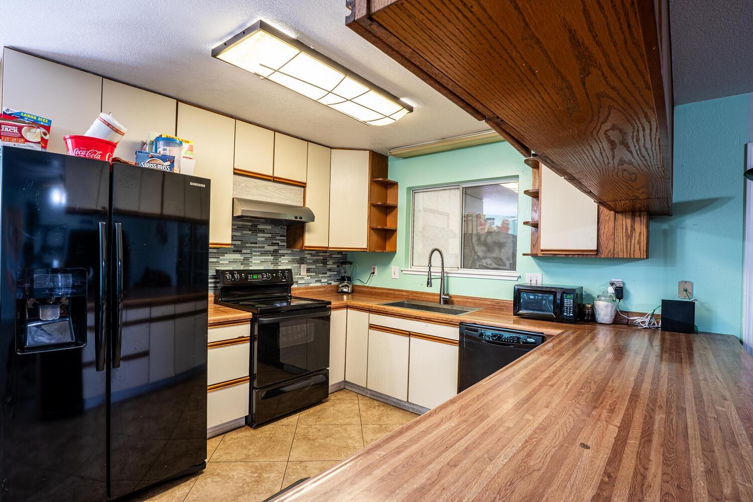 802 W Center St, Manteca, CA 95337