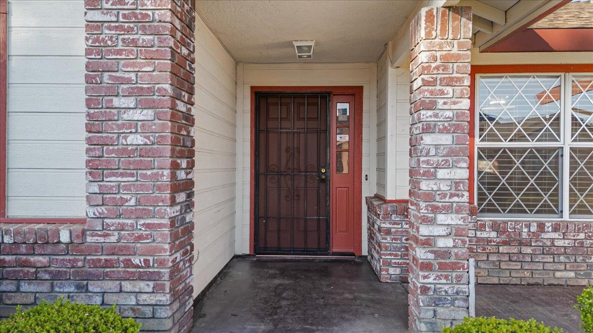 277 Garden Circle Dr, Manteca, CA 95336