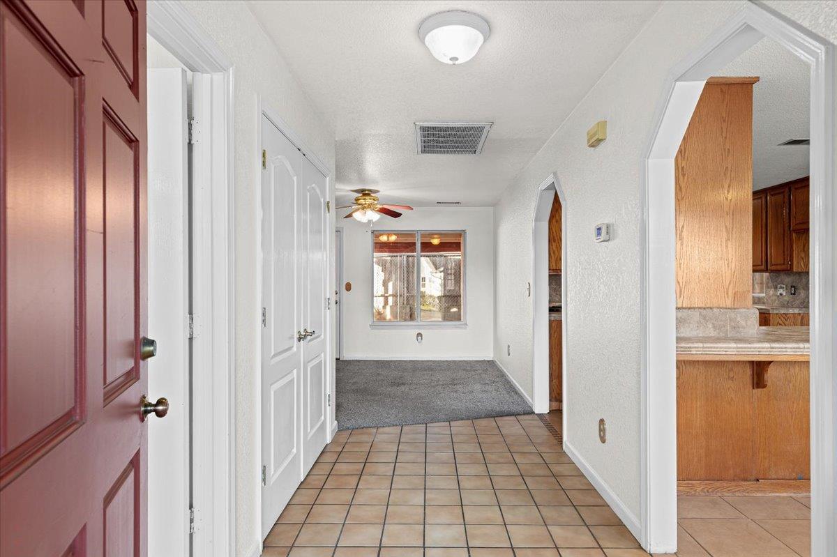 277 Garden Circle Dr, Manteca, CA 95336