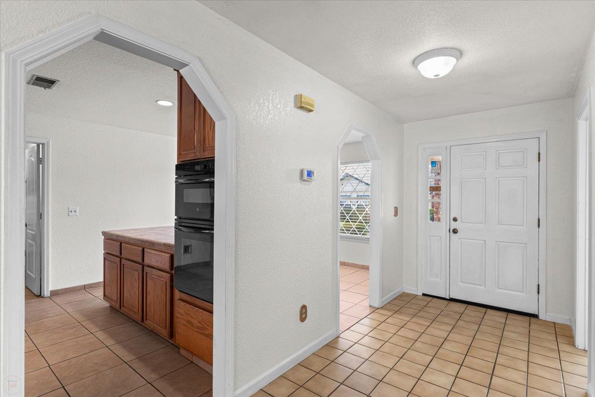 277 Garden Circle Dr, Manteca, CA 95336