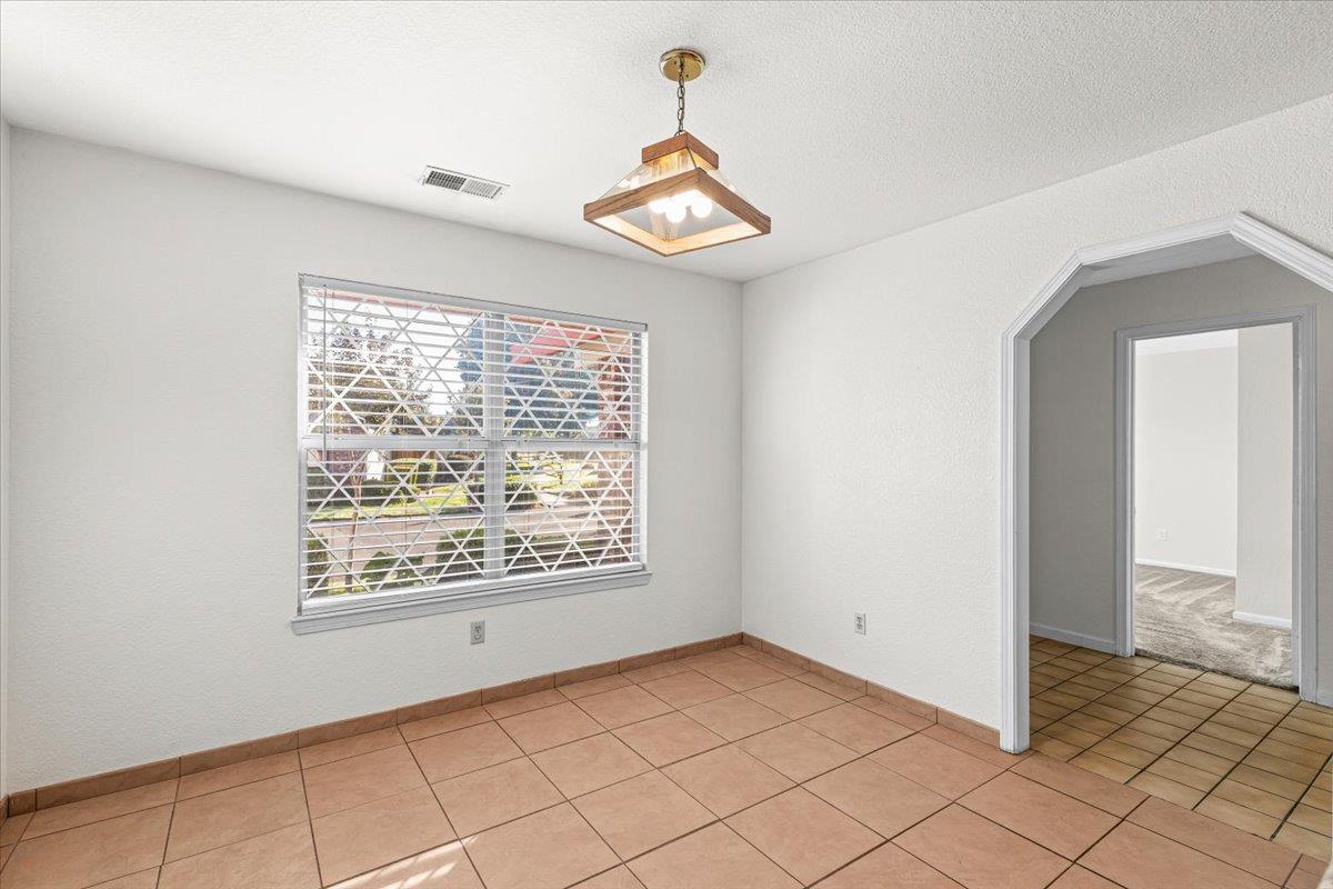 277 Garden Circle Dr, Manteca, CA 95336