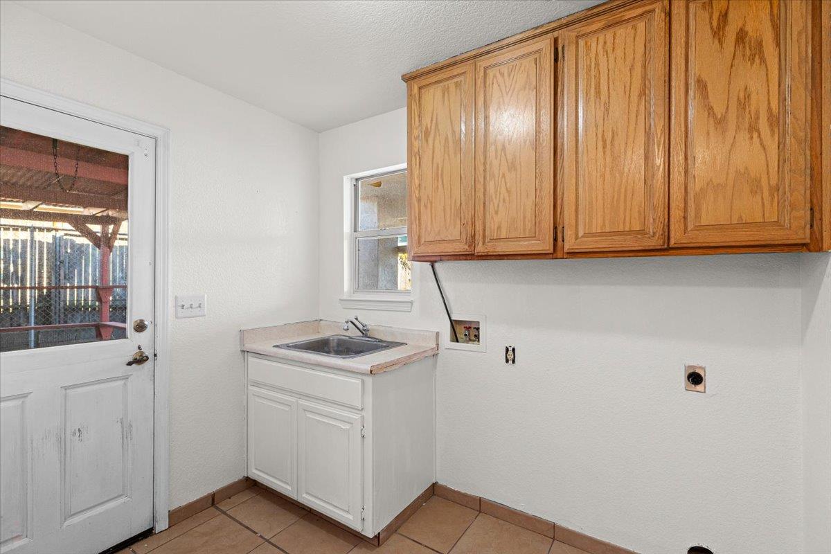 277 Garden Circle Dr, Manteca, CA 95336