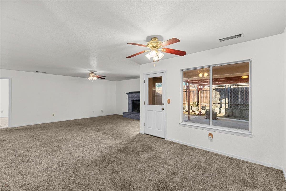 277 Garden Circle Dr, Manteca, CA 95336