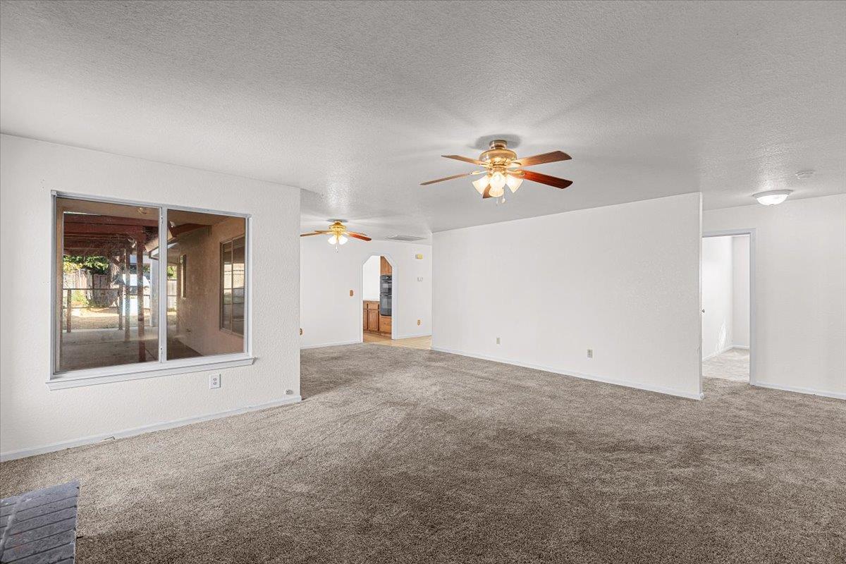 277 Garden Circle Dr, Manteca, CA 95336