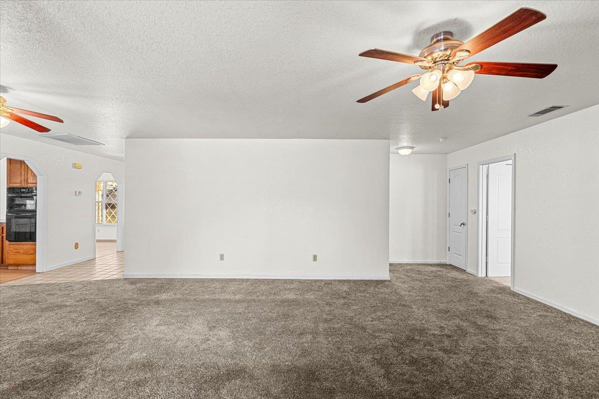 277 Garden Circle Dr, Manteca, CA 95336