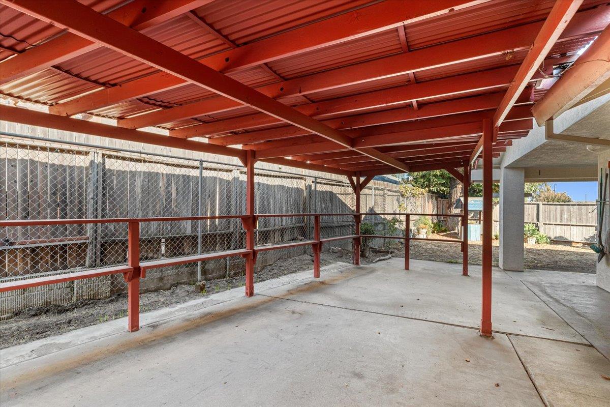 277 Garden Circle Dr, Manteca, CA 95336