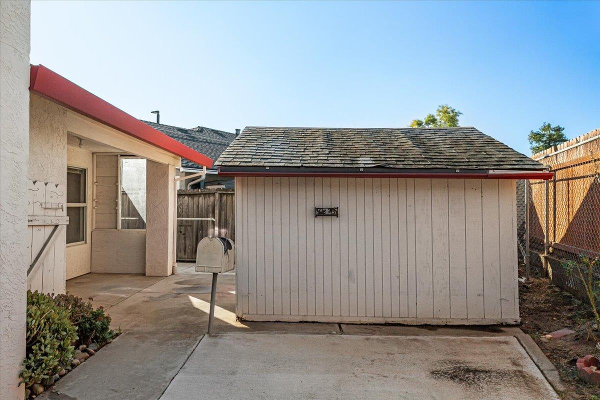 277 Garden Circle Dr, Manteca, CA 95336