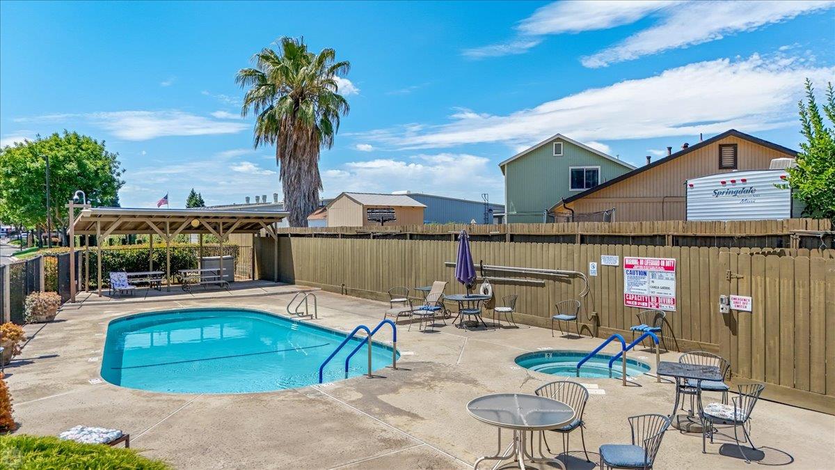 277 Garden Circle Dr, Manteca, CA 95336