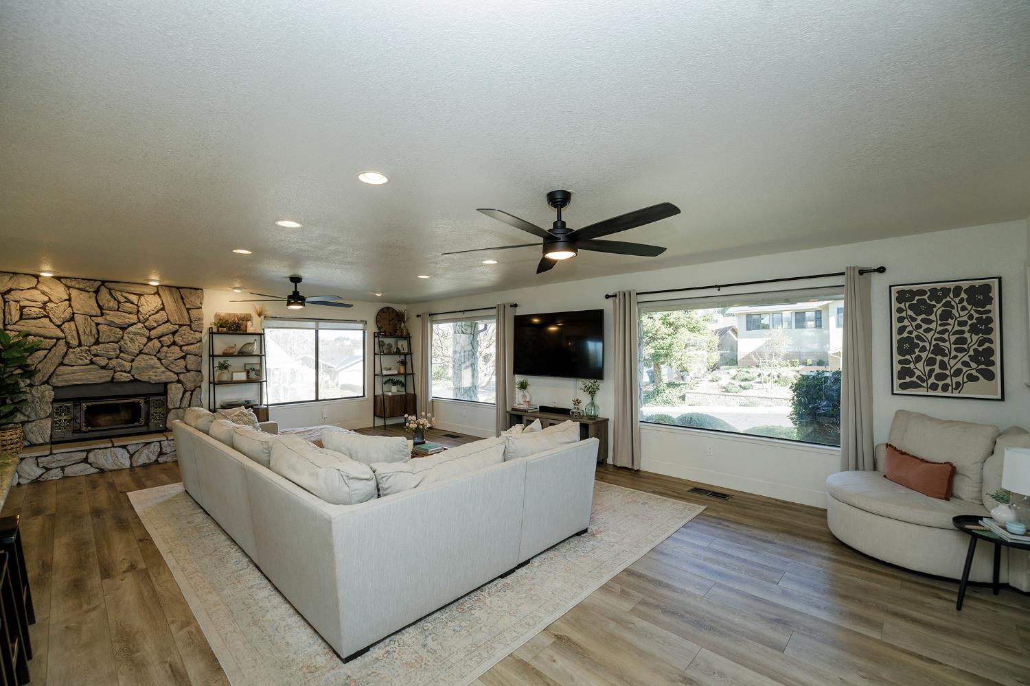 884 Hillswood Ct, Oakdale, CA 95361