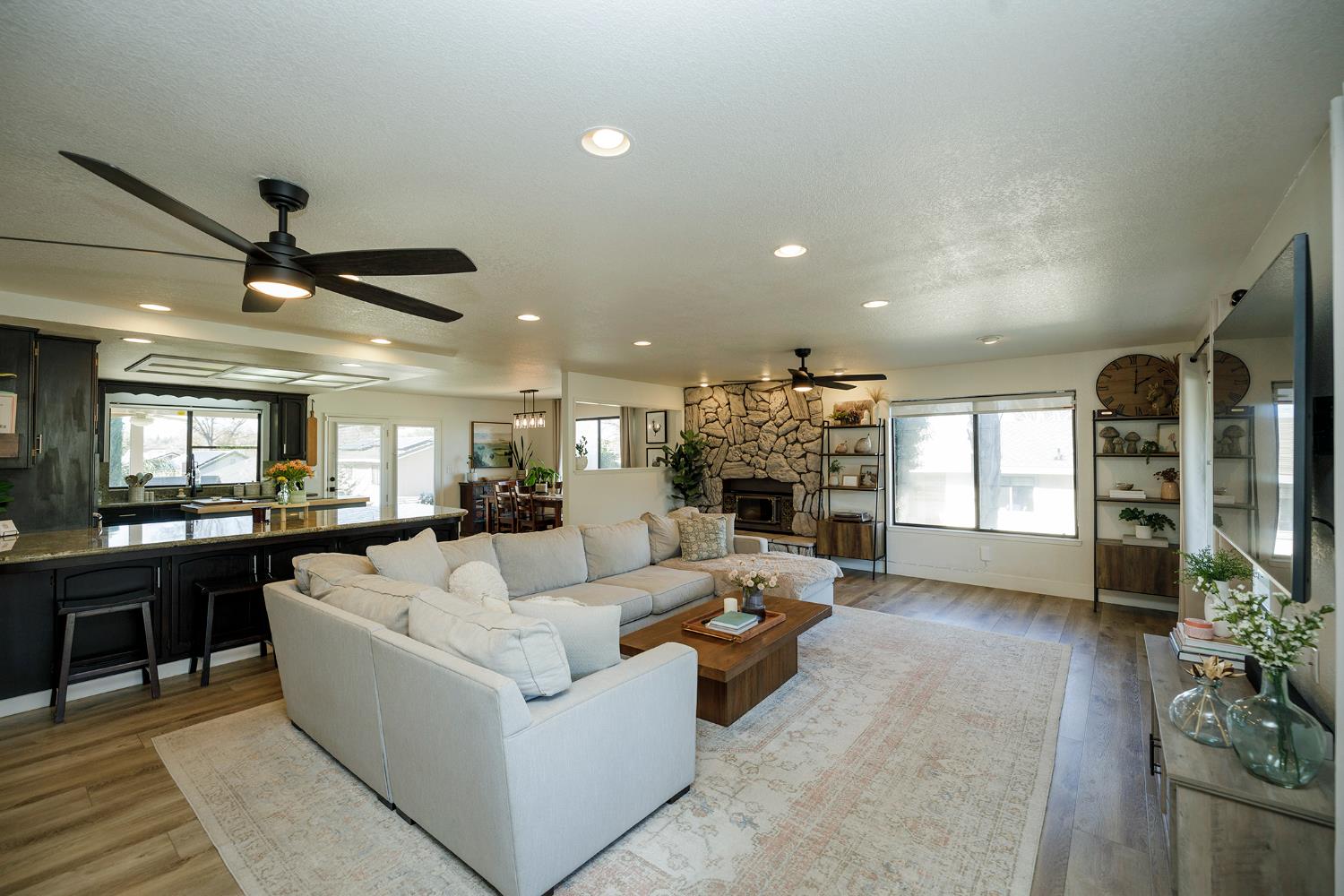 884 Hillswood Ct, Oakdale, CA 95361