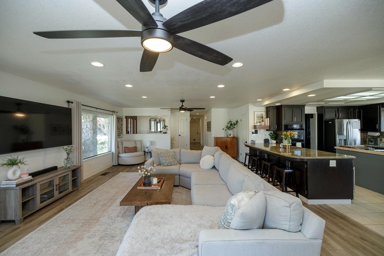 884 Hillswood Ct, Oakdale, CA 95361