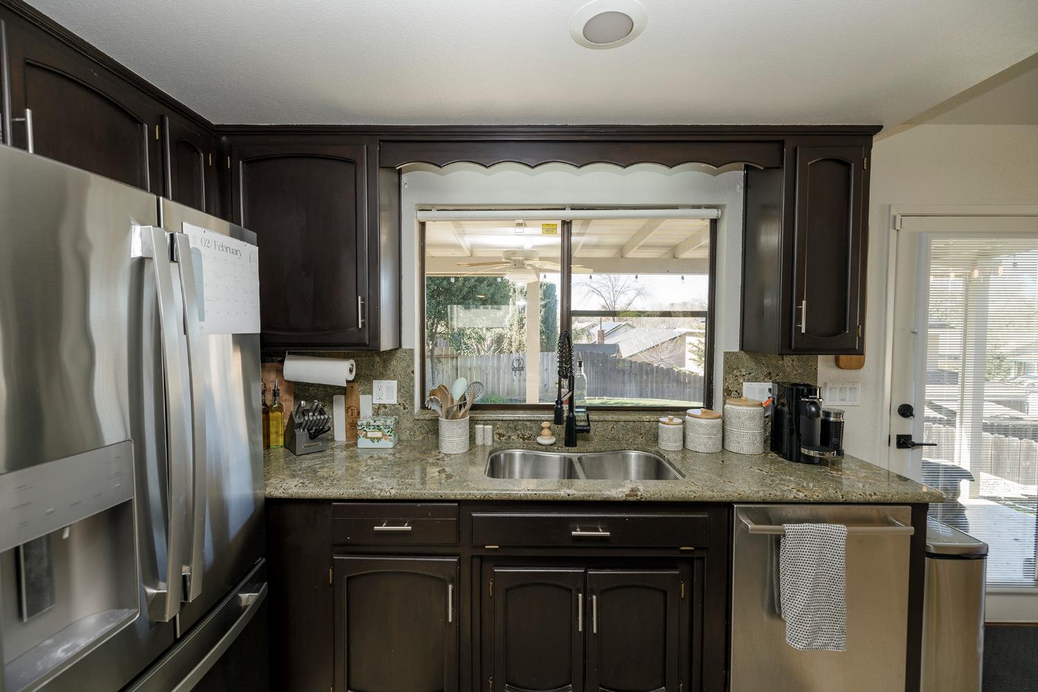 884 Hillswood Ct, Oakdale, CA 95361