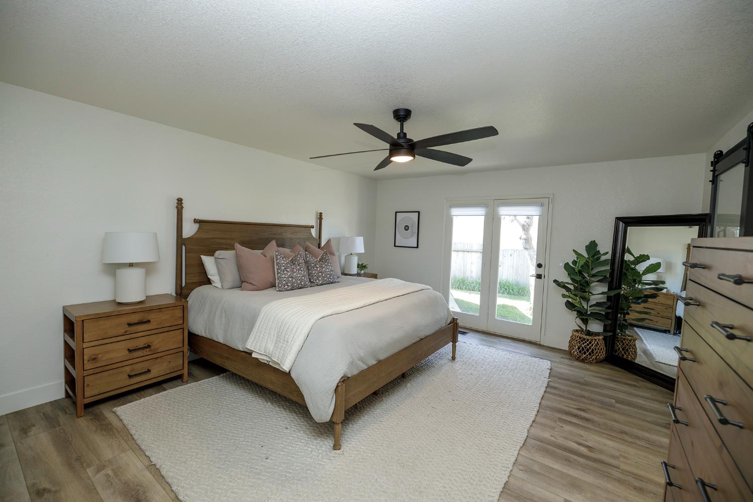 884 Hillswood Ct, Oakdale, CA 95361