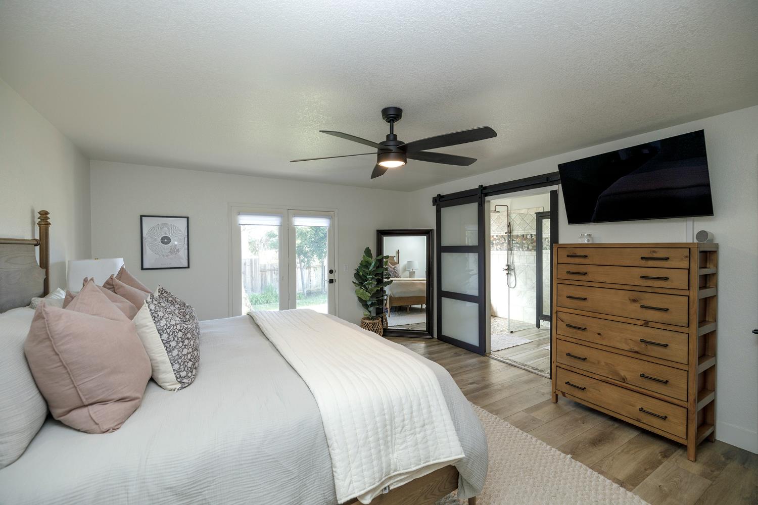 884 Hillswood Ct, Oakdale, CA 95361