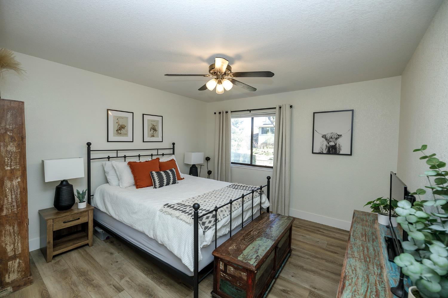 884 Hillswood Ct, Oakdale, CA 95361