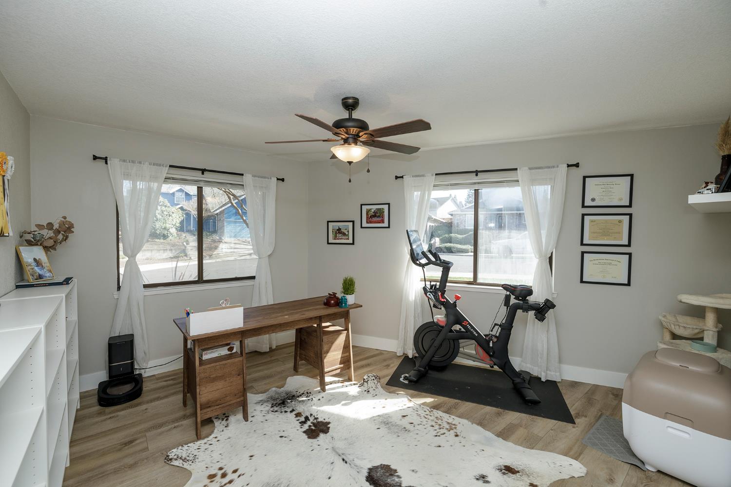 884 Hillswood Ct, Oakdale, CA 95361