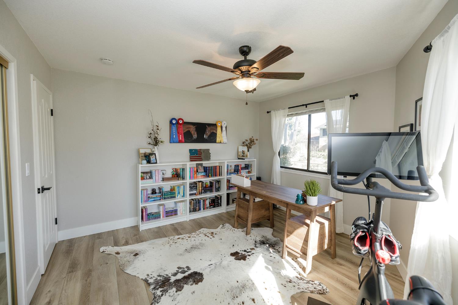 884 Hillswood Ct, Oakdale, CA 95361