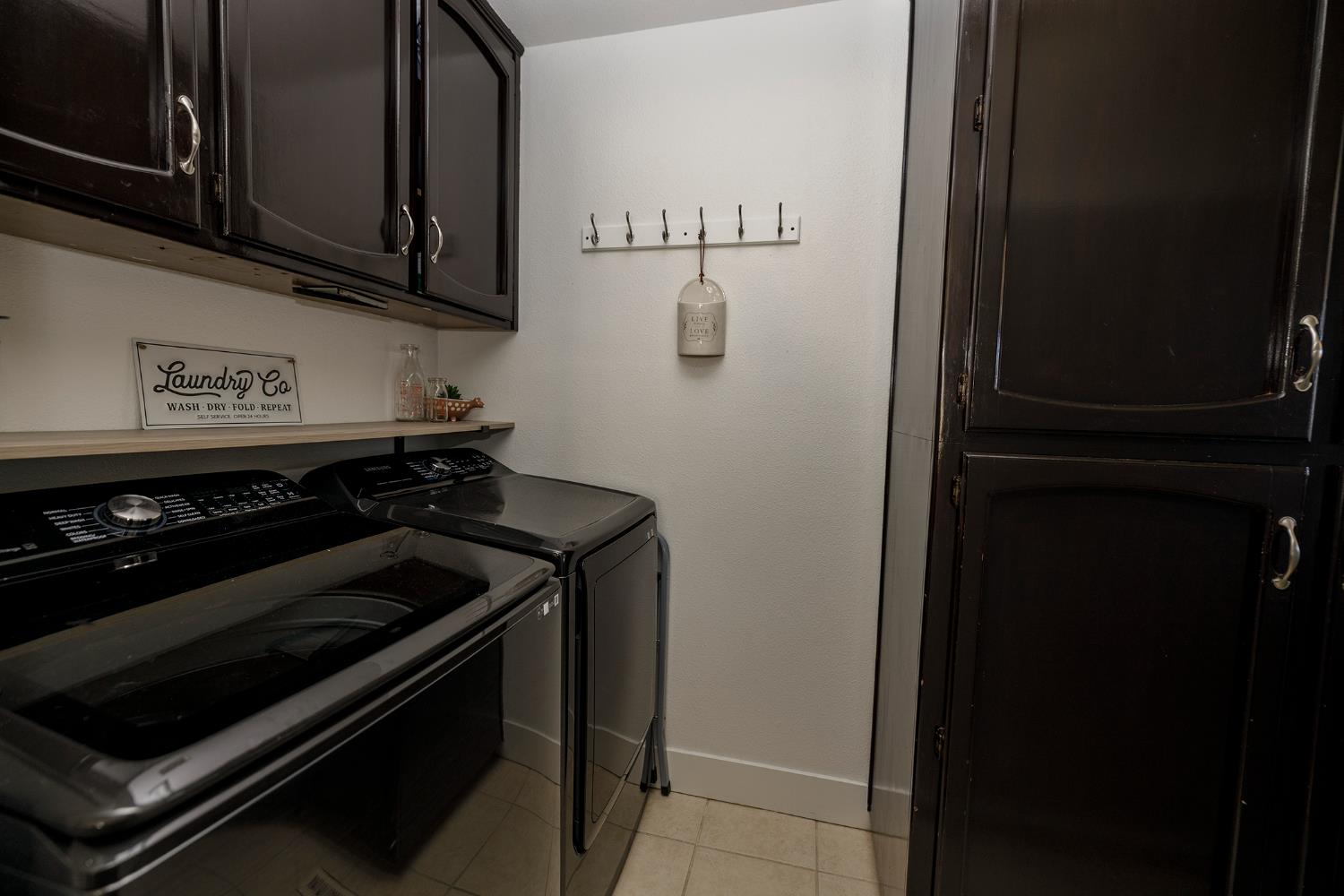 884 Hillswood Ct, Oakdale, CA 95361