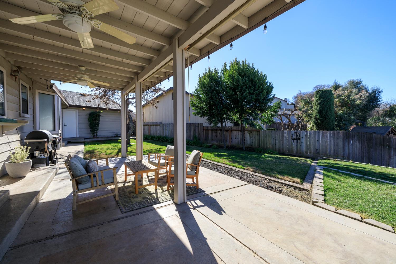 884 Hillswood Ct, Oakdale, CA 95361