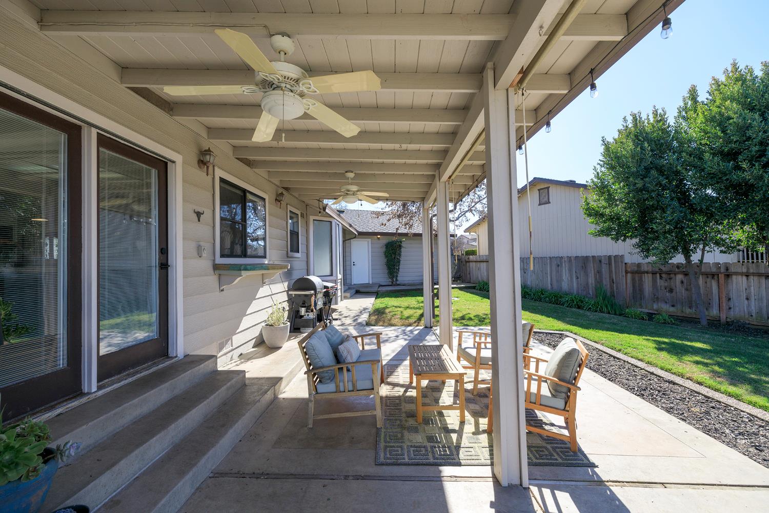884 Hillswood Ct, Oakdale, CA 95361