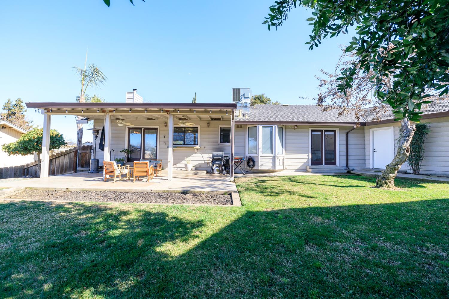 884 Hillswood Ct, Oakdale, CA 95361