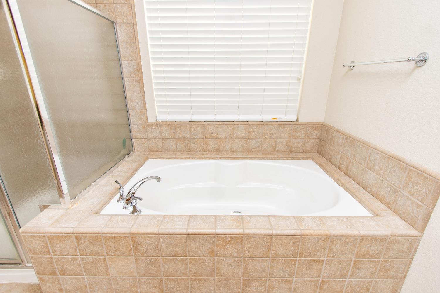 1920 Trail Way, Turlock, CA 95382